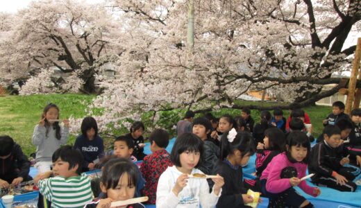 高森南小の「お花見給食」に呼ばれました