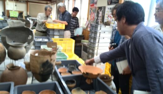 古代伊那郡研究会で出土遺物を実見