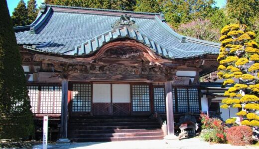 隣政寺の本堂と不動堂(蚕玉堂)